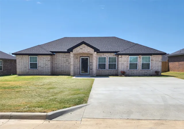 Photo 1 of Sale Pending at 505 Sweet Pea Ln, Madill, OK 73446 | MLS# 2630855 | Listing updated on 2026-09-03