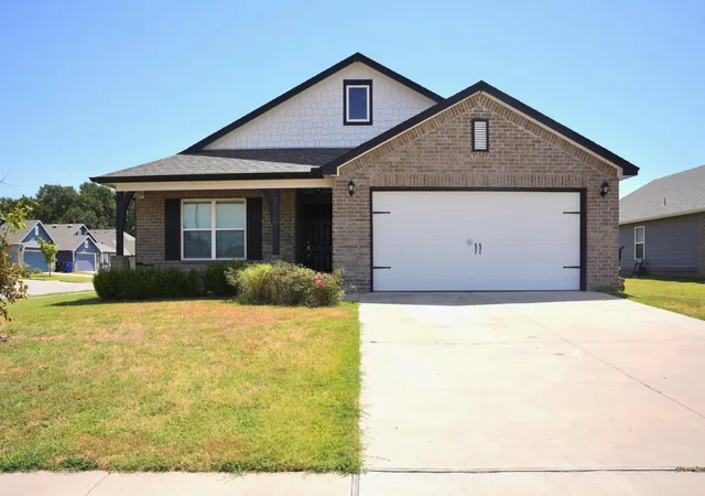 Photo 1 of Single family home for sale at 2005 W Fredericksburg Ct, Broken Arrow, OK 74011 | MLS# 2628664 | Listing updated on 2026-09-13