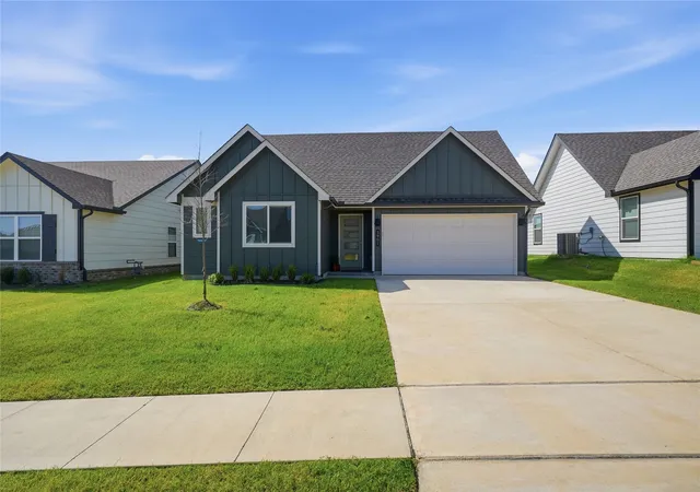 Photo 1 of Sale Pending at 3901 E Montpelier St, Broken Arrow, OK 74014 | MLS# 2630904 | Listing updated on 2026-09-02
