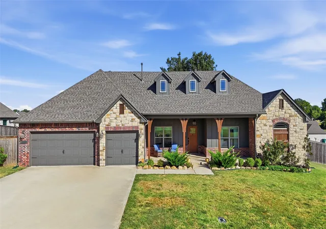 Photo 2 of Sale Pending at 2115 E 45th Circle S, Sand Springs, OK 74063 | MLS# 2630935 | Listing updated on 2026-09-01