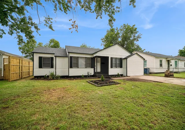 Photo 1 of Sale Pending at 2542 E Newton Pl, Tulsa, OK 74110 | MLS# 2630275 | Listing updated on 2026-09-04