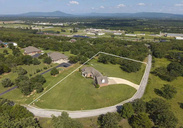 Photo 4 of Single family home for sale at 34380 Berry Frost Ln, Poteau, OK 74953 | MLS# 2631041 | Listing updated on 2026-10-03