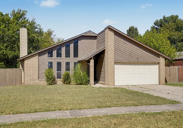 Photo 3 of Sale Pending at 8102 N 122nd East Ave, Owasso, OK 74055 | MLS# 2630469 | Listing updated on 2026-09-08