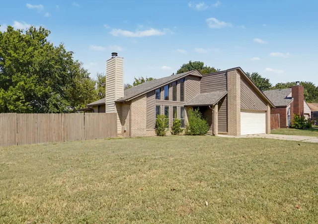 Photo 3 of Sale Pending at 8102 N 122Nd East Ave, Owasso, OK 74055 | MLS# 2630469 | Listing updated on 2026-09-08