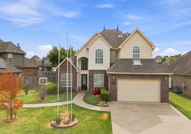 Photo 1 of Single family home for sale at 2505 S 10th St, Broken Arrow, OK 74012 | MLS# 2631079 | Listing updated on 2026-09-08