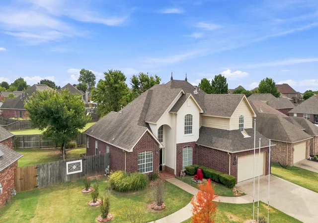 Photo 2 of Single family home for sale at 2505 S 10th St, Broken Arrow, OK 74012 | MLS# 2631079 | Listing updated on 2026-09-08