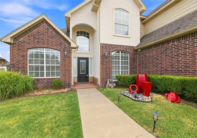 Photo 3 of Single family home for sale at 2505 S 10th St, Broken Arrow, OK 74012 | MLS# 2631079 | Listing updated on 2026-09-08
