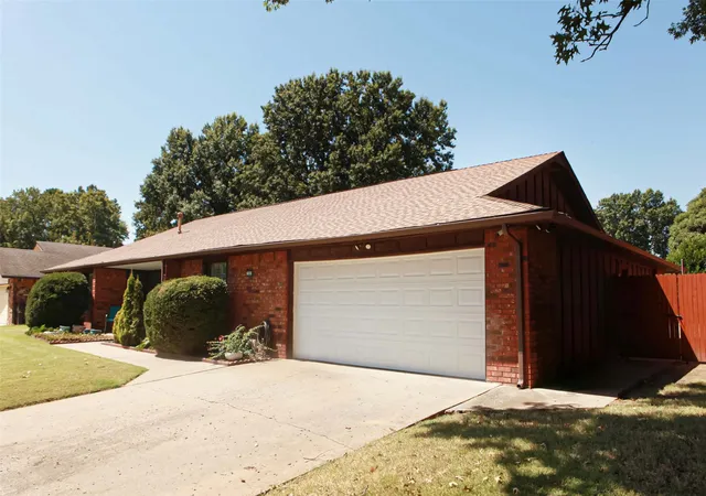 Photo 2 of Single family home for sale at 11610 S 101st Eastavenue, Bixby, OK 74008 | MLS# 2630907 | Listing updated on 2026-09-10