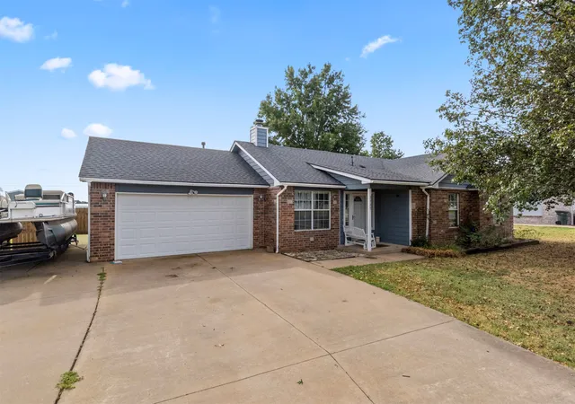 Photo 2 of Single family home for sale at 1105 S Hummingbird Ln, Skiatook, OK 74070 | MLS# 2631083 | Listing updated on 2026-09-14