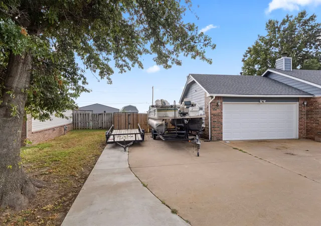 Photo 3 of Single family home for sale at 1105 S Hummingbird Ln, Skiatook, OK 74070 | MLS# 2631083 | Listing updated on 2026-09-14