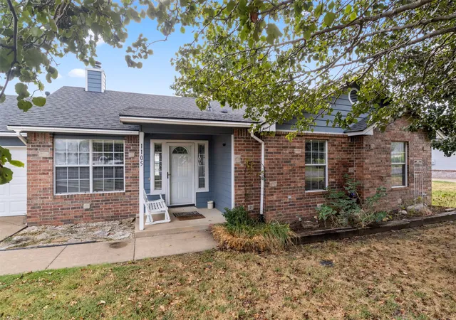 Photo 1 of Single family home for sale at 1105 S Hummingbird Ln, Skiatook, OK 74070 | MLS# 2631083 | Listing updated on 2026-10-05