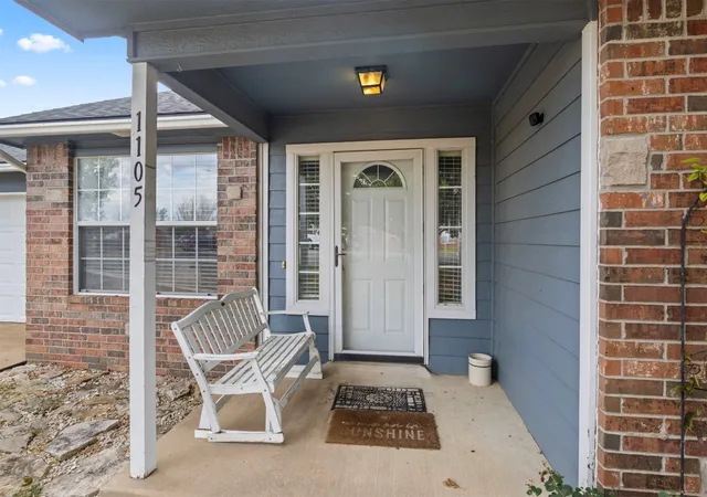 Photo 3 of Single family home for sale at 1105 S Hummingbird Ln, Skiatook, OK 74070 | MLS# 2631083 | Listing updated on 2026-10-05