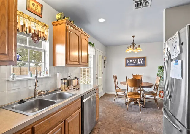 Photo 4 of Single family home for sale at 1105 S Hummingbird Ln, Skiatook, OK 74070 | MLS# 2631083 | Listing updated on 2026-10-05