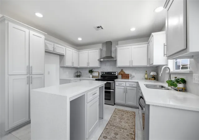 Photo 3 of Sale Pending at 6404 E Galveston St, Broken Arrow, OK 74014 | MLS# 2631092 | Listing updated on 2026-09-08