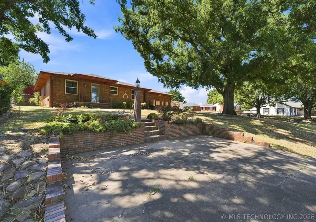 Photo 2 of Single family home for sale at 325 Hillside Dr, Bartlesville, OK 74006 | MLS# 2630916 | Listing updated on 2026-09-14