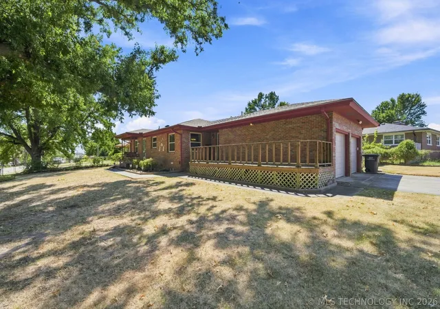 Photo 3 of Sale Pending at 325 Hillside Dr, Bartlesville, OK 74006 | MLS# 2630916 | Listing updated on 2026-09-24