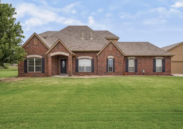 Photo 2 of Single family home for sale at 14435 N 35th Ave E, Skiatook, OK 74070 | MLS# 2631126 | Listing updated on 2026-09-13