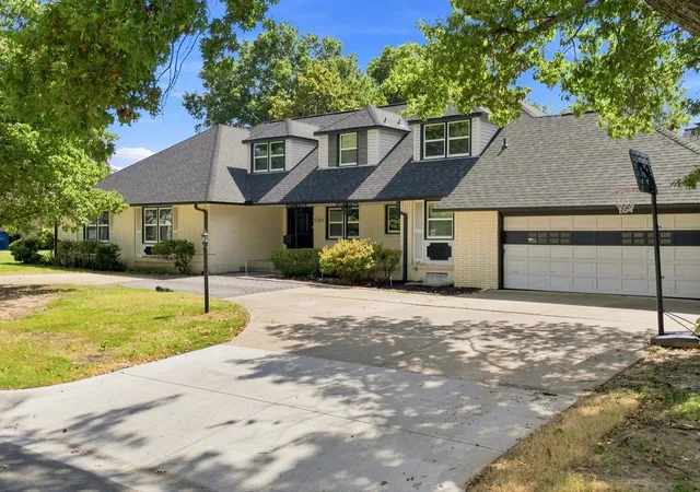 Photo 1 of Sale Pending at 5008 S Irvington Pl, Tulsa, OK 74135 | MLS# 2631075 | Listing updated on 2026-10-01