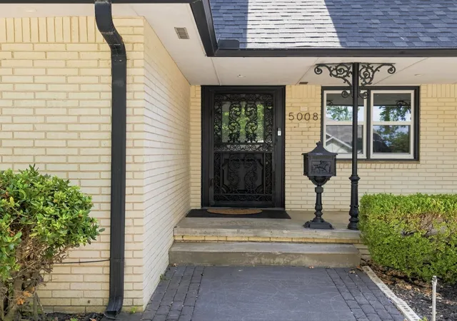 Photo 3 of Sale Pending at 5008 S Irvington Pl, Tulsa, OK 74135 | MLS# 2631075 | Listing updated on 2026-10-01