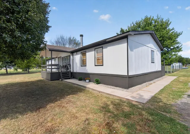 Photo 3 of Sale Pending at 813 Mississippi St, Nowata, OK 74048 | MLS# 2631007 | Listing updated on 2026-09-14