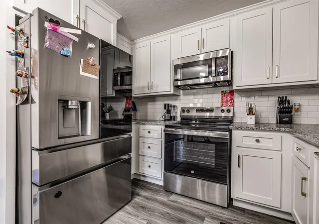 Photo 3 of Single family home for sale at 800 S Seneca Ave, Bartlesville, OK 74003 | MLS# 2631051 | Listing updated on 2026-09-21
