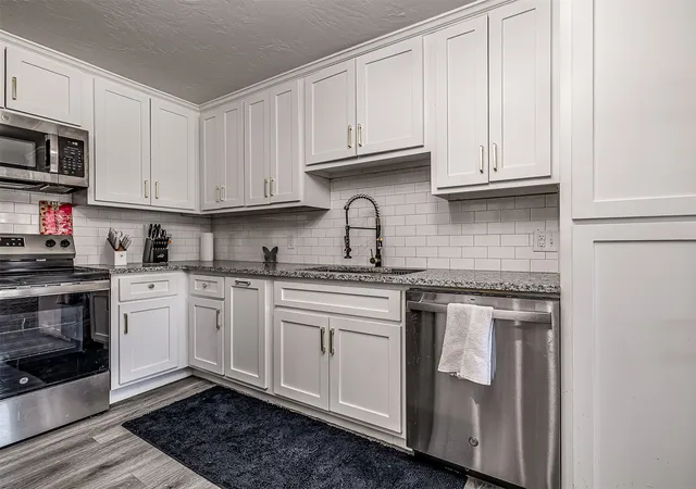 Photo 3 of Single family home for sale at 800 S Seneca Ave, Bartlesville, OK 74003 | MLS# 2631051 | Listing updated on 2026-09-21