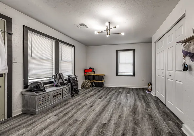 Photo 4 of Single family home for sale at 800 S Seneca Ave, Bartlesville, OK 74003 | MLS# 2631051 | Listing updated on 2026-09-21