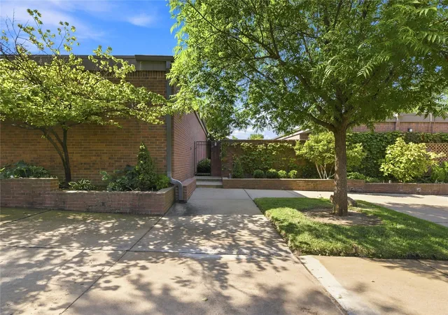 Photo 1 of Condo for sale at 2427 E 72nd St #5-C-2, Tulsa, OK 74136 | MLS# 2631138 | Listing updated on 2026-09-09