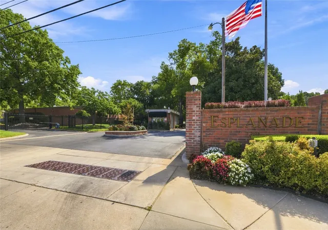 Listing Photo 2 - Condo for sale in building located at 2427 E 72nd St, Tulsa, OK 74136 - Unit #5-C-2