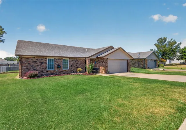 Photo 2 of Sale Pending at 1209 Prairie Heights, Bartlesville, OK 74006 | MLS# 2631175 | Listing updated on 2026-09-03