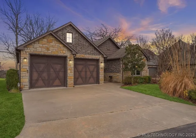 Photo 1 of Single family home for sale at 647 E Huntsville Pl, Broken Arrow, OK 74011 | MLS# 2631078 | Listing updated on 2026-09-17