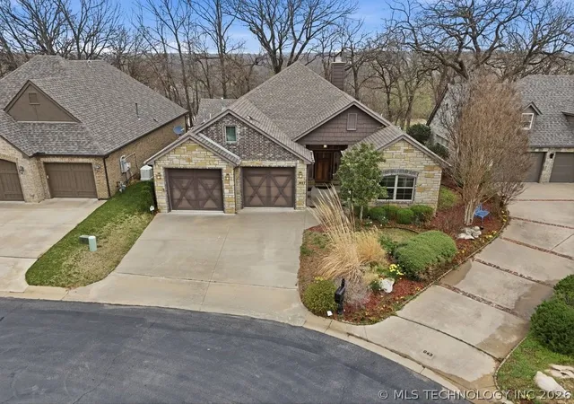 Photo 2 of Single family home for sale at 647 E Huntsville Pl, Broken Arrow, OK 74011 | MLS# 2631078 | Listing updated on 2026-09-17