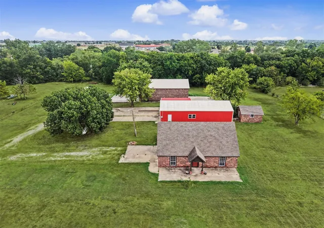 Photo 1 of Single family home for sale at 1915 S Lenapah Ave, Skiatook, OK 74070 | MLS# 2631182 | Listing updated on 2026-09-03