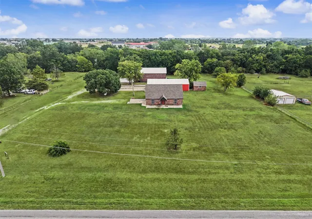 Photo 2 of Single family home for sale at 1915 S Lenapah Ave, Skiatook, OK 74070 | MLS# 2631182 | Listing updated on 2026-09-03