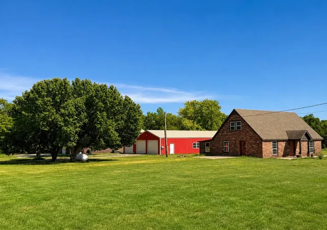 Photo 3 of Single family home for sale at 1915 S Lenapah Ave, Skiatook, OK 74070 | MLS# 2631182 | Listing updated on 2026-09-03