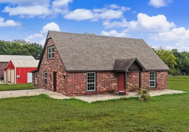 Photo 2 of Single family home for sale at 1915 S Lenapah Ave, Skiatook, OK 74070 | MLS# 2631182 | Listing updated on 2026-09-17