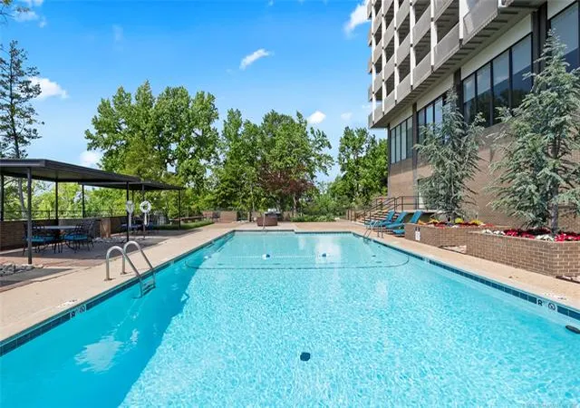 Listing Photo 2 - Condo for sale in building located at 2300 S Riverside Dr, Tulsa, OK 74114 - Unit #3F