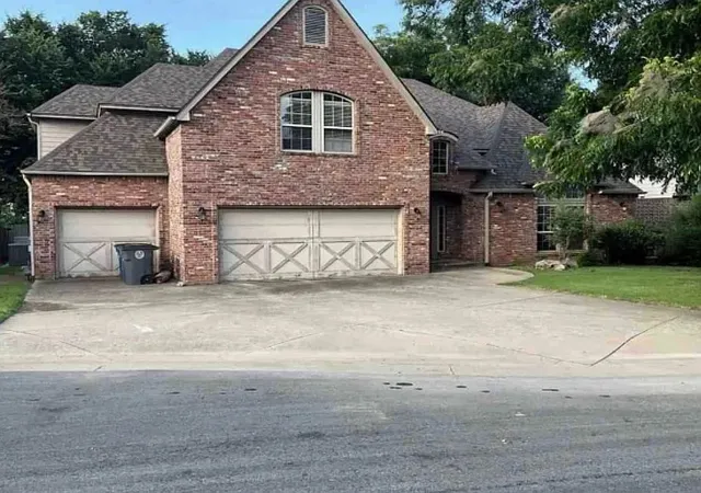 Photo 1 of Single family home for sale at 7826 E 100th St, Tulsa, OK 74133 | MLS# 2631189 | Listing updated on 2026-08-31