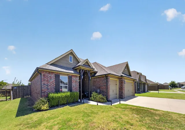 Photo 2 of Sale Pending at 2008 Orchid Ln, Claremore, OK 74019 | MLS# 2631030 | Listing updated on 2026-08-30