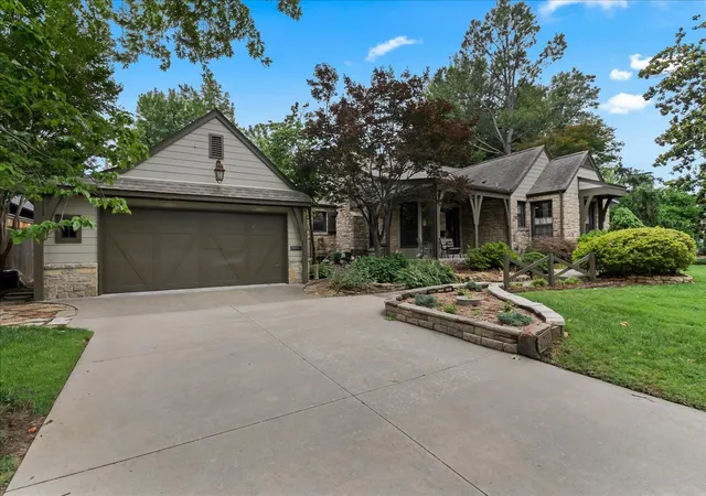 Photo 4 of Sale Pending at 2327 Delaware Ave, Tulsa, OK 74114 | MLS# 2631213 | Listing updated on 2026-09-05