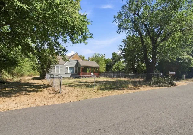 Photo 2 of Single family home for sale at 919 W North Ave, Checotah, OK 74426 | MLS# 2631221 | Listing updated on 2026-09-15
