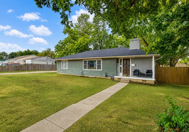 Photo 2 of Single family home for sale at 211 Se Queenstown Ave, Bartlesville, OK 74006 | MLS# 2631047 | Listing updated on 2026-09-09