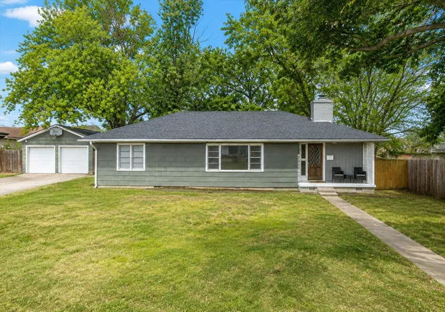 Photo 3 of Single family home for sale at 211 Se Queenstown Ave, Bartlesville, OK 74006 | MLS# 2631047 | Listing updated on 2026-10-04