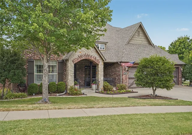 Photo 2 of Sale Pending at 315 E 125th Ct S, Jenks, OK 74037 | MLS# 2631170 | Listing updated on 2026-09-14
