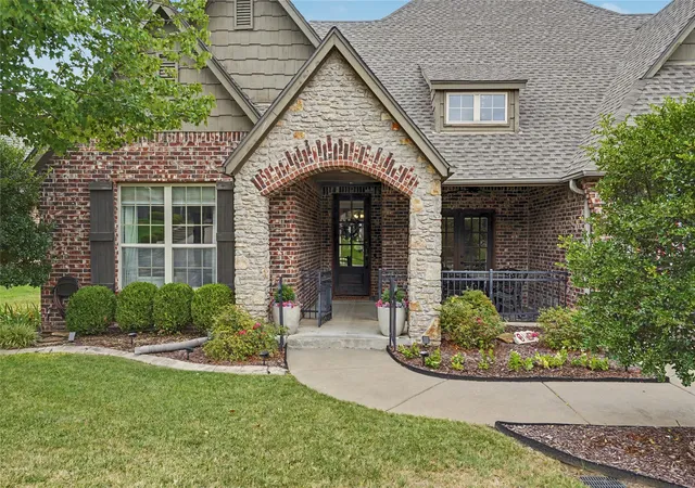 Photo 3 of Sale Pending at 315 E 125th Ct S, Jenks, OK 74037 | MLS# 2631170 | Listing updated on 2026-09-14