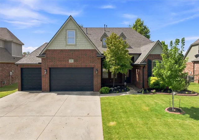 Photo 1 of Single family home for sale at 1617 W Ulysses St, Broken Arrow, OK 74012 | MLS# 2630998 | Listing updated on 2026-10-06