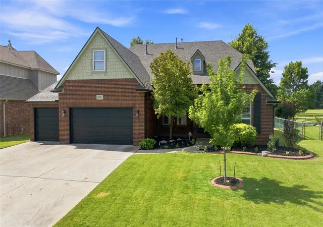 Photo 2 of Single family home for sale at 1617 W Ulysses St, Broken Arrow, OK 74012 | MLS# 2630998 | Listing updated on 2026-10-06