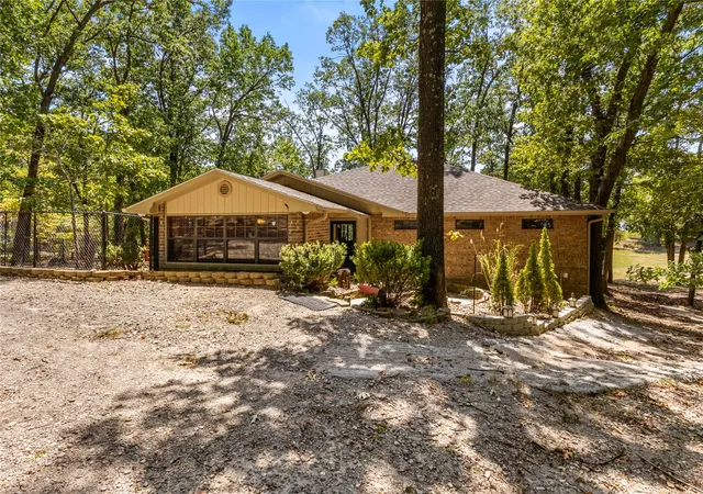 Photo 2 of Single family home for sale at 424866 E 1169 Rd, Eufaula, OK 74432 | MLS# 2630856 | Listing updated on 2026-09-10