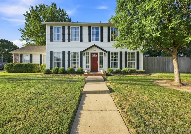 Photo 1 of Sale Pending at 1504 W Gary St, Broken Arrow, OK 74012 | MLS# 2631243 | Listing updated on 2026-08-31