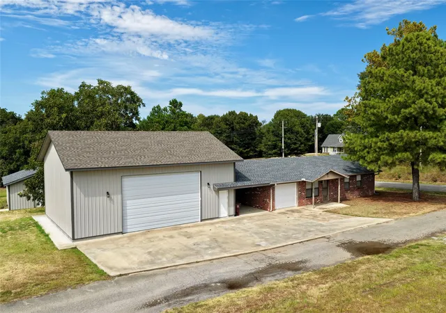 Photo 4 of Sale Pending at 1812 Sunset Dr, Eufaula, OK 74432 | MLS# 2630867 | Listing updated on 2026-09-26